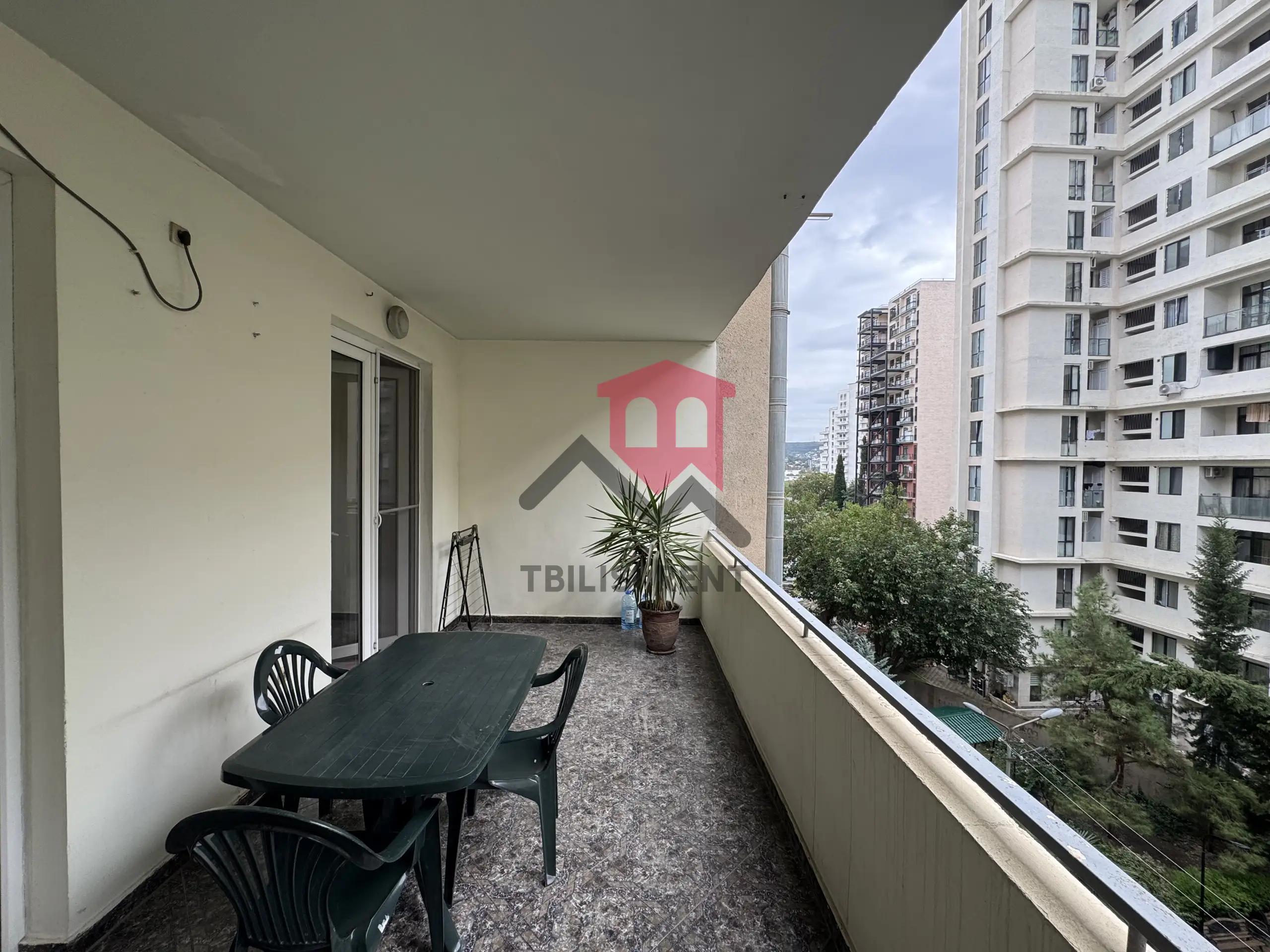 Spacious 3-Bedroom Apartment in Saburtalo photo 7 of 8