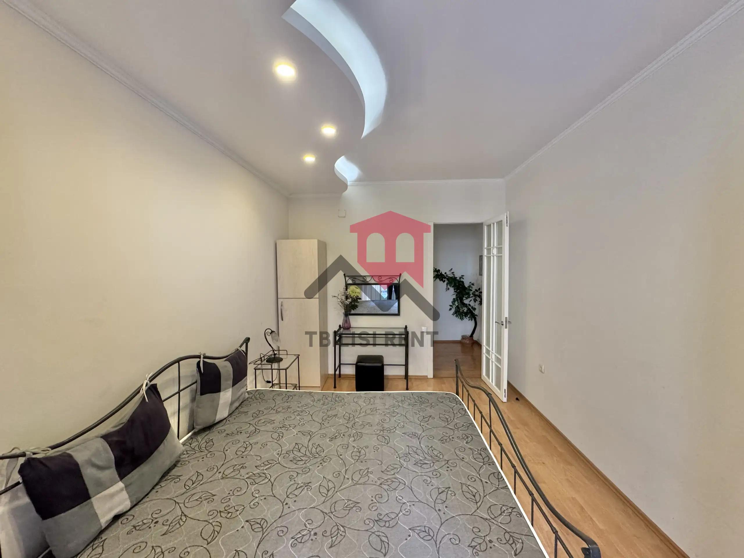 Spacious 3-Bedroom Apartment in Saburtalo photo 8 of 8