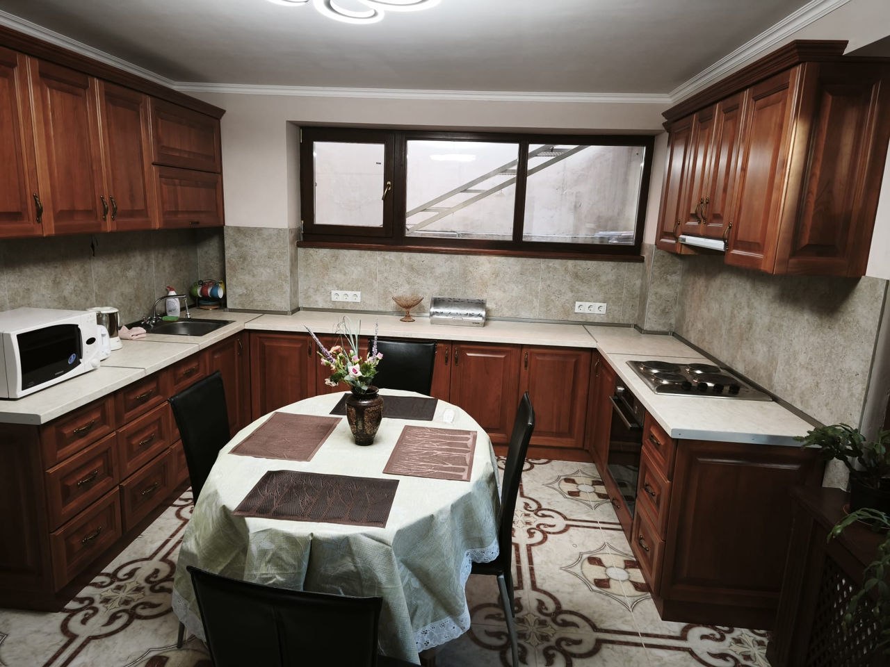 One-Bedroom Apartment with Living Room in Riscani photo 2 of 8
