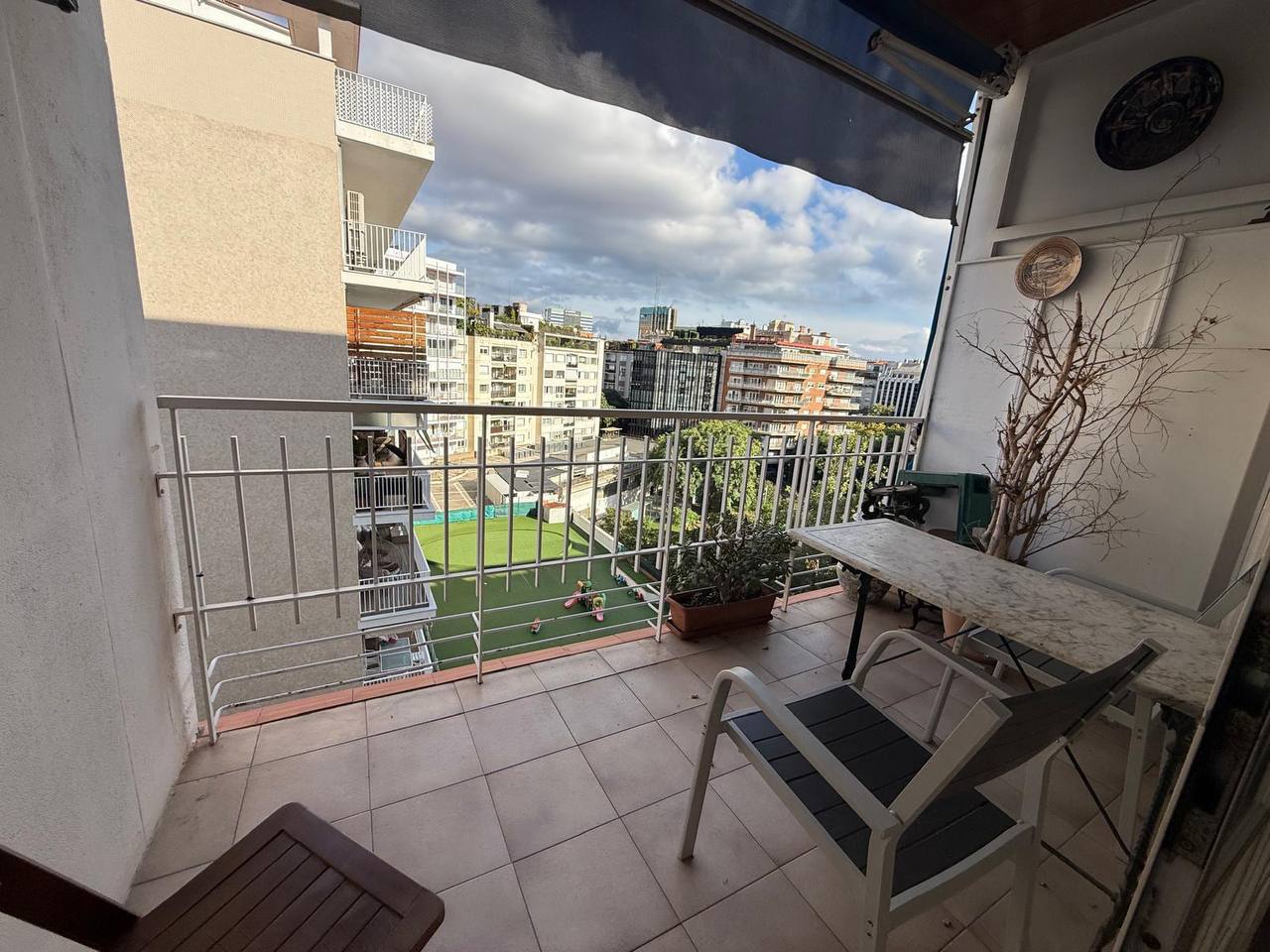 Furnished 4-Bedroom Apartment in Turó Park photo 3 of 7