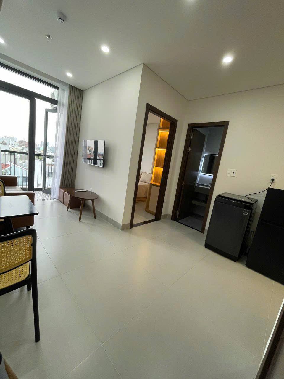 Modern 1-Bedroom Apartment in Son Tra photo 6 of 8