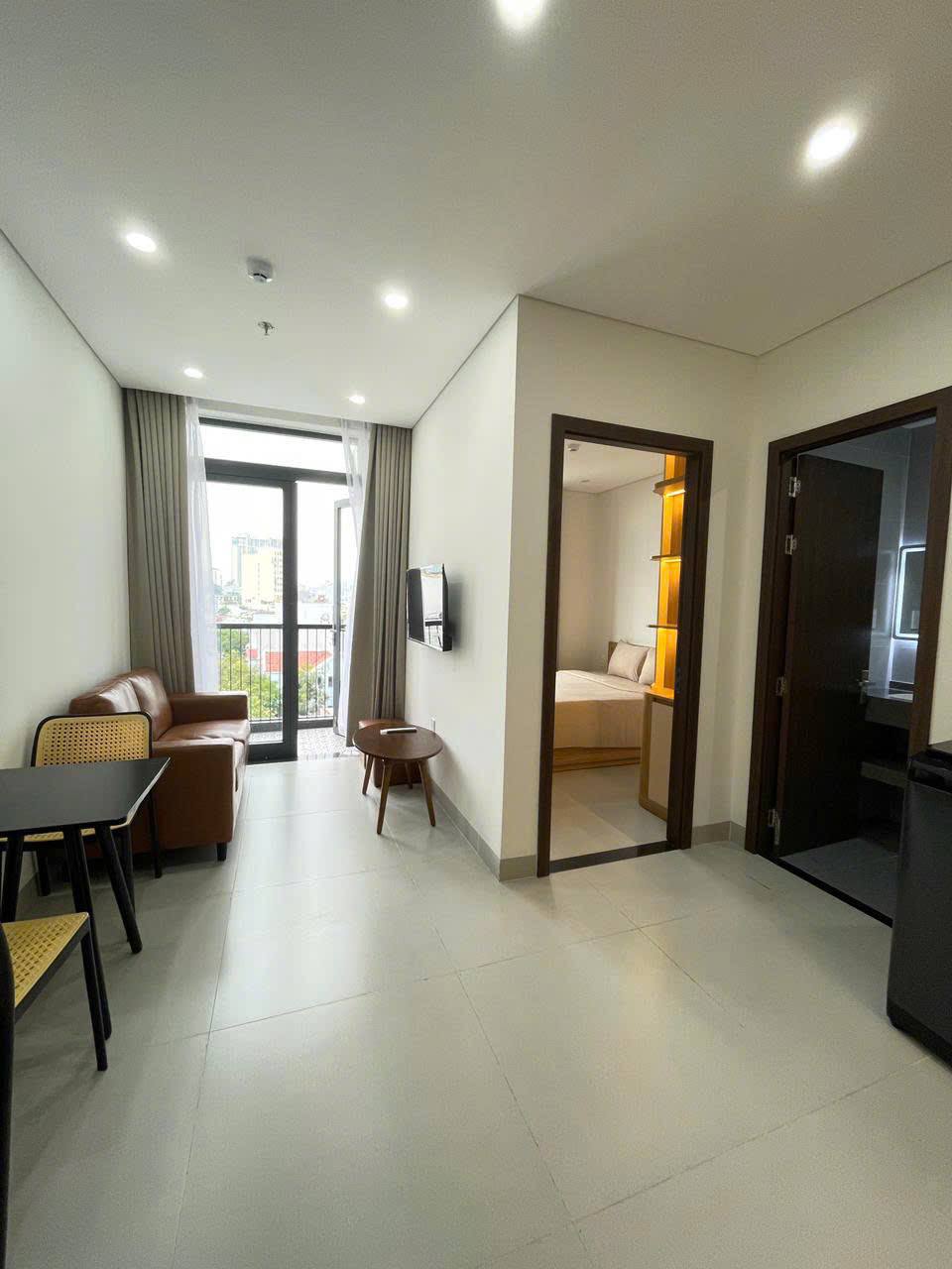 Modern 1-Bedroom Apartment in Son Tra photo 7 of 8