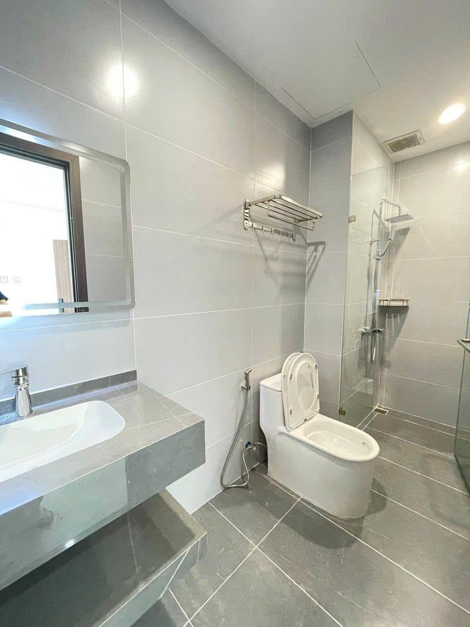 Modern 1-Bedroom Apartment in Son Tra photo 8 of 8