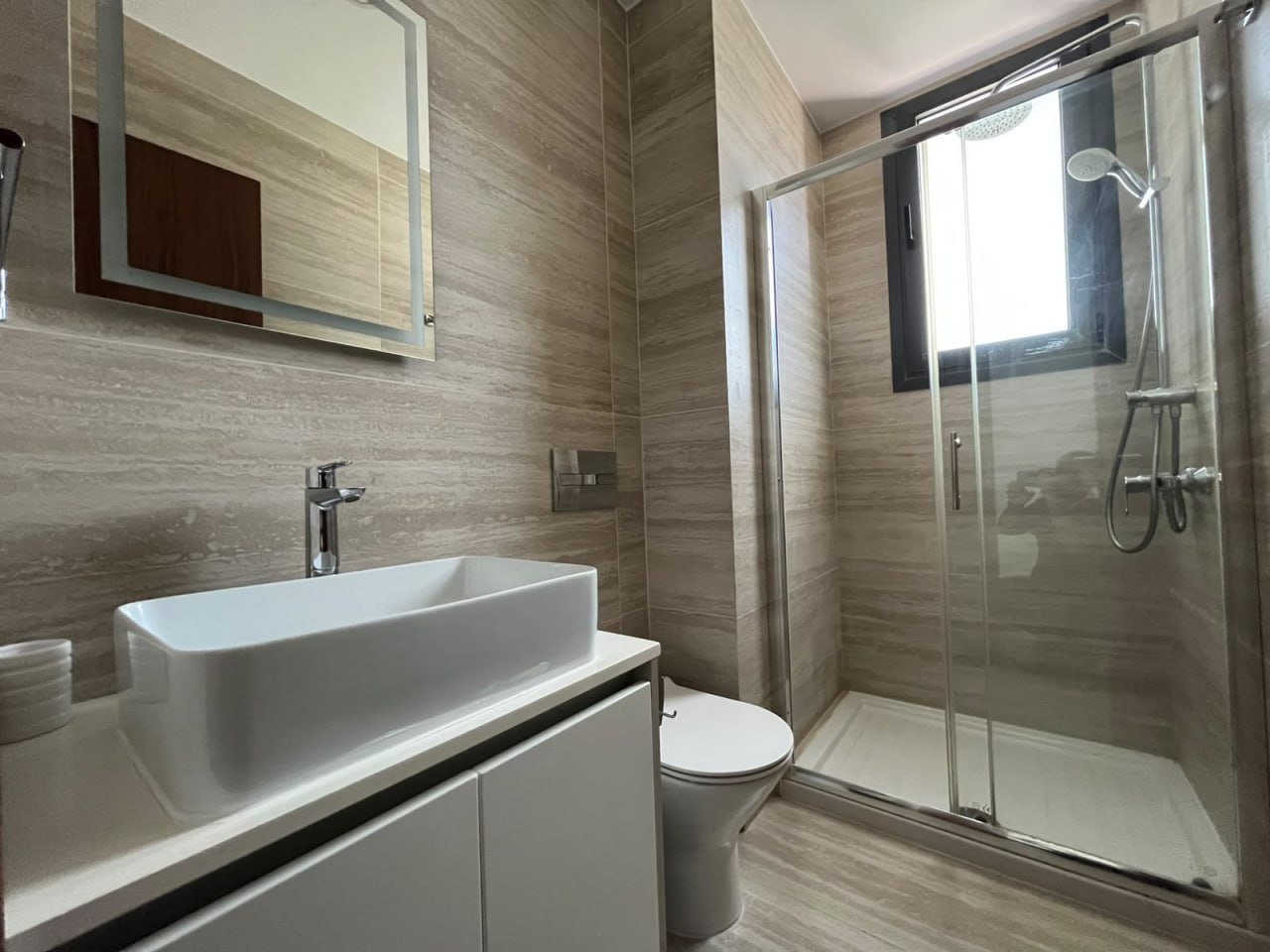 3-Bedroom Apartment with Sea View photo 3 of 4