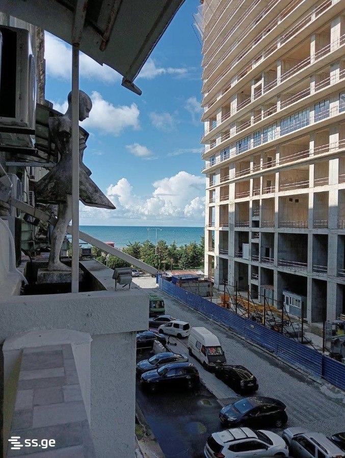 1-Bedroom Apartment in Batumi photo 1 of 8