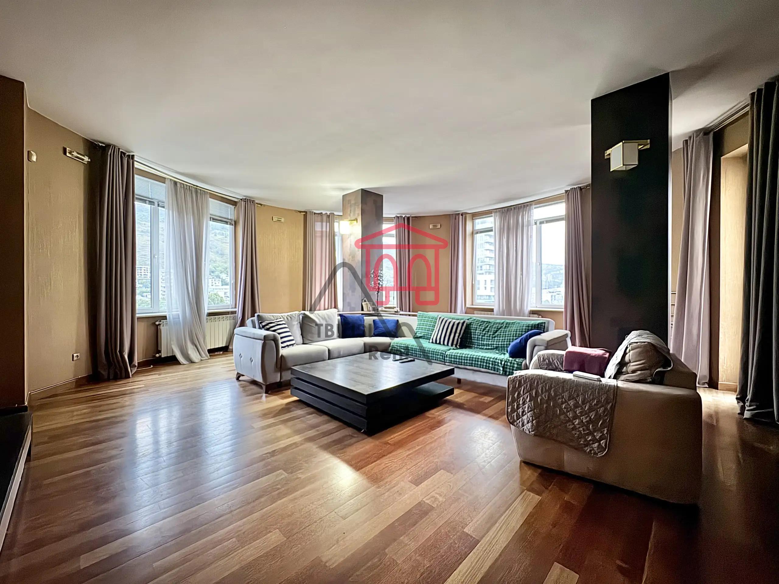 Spacious 3-Bedroom Apartment in Vake photo 3 of 8