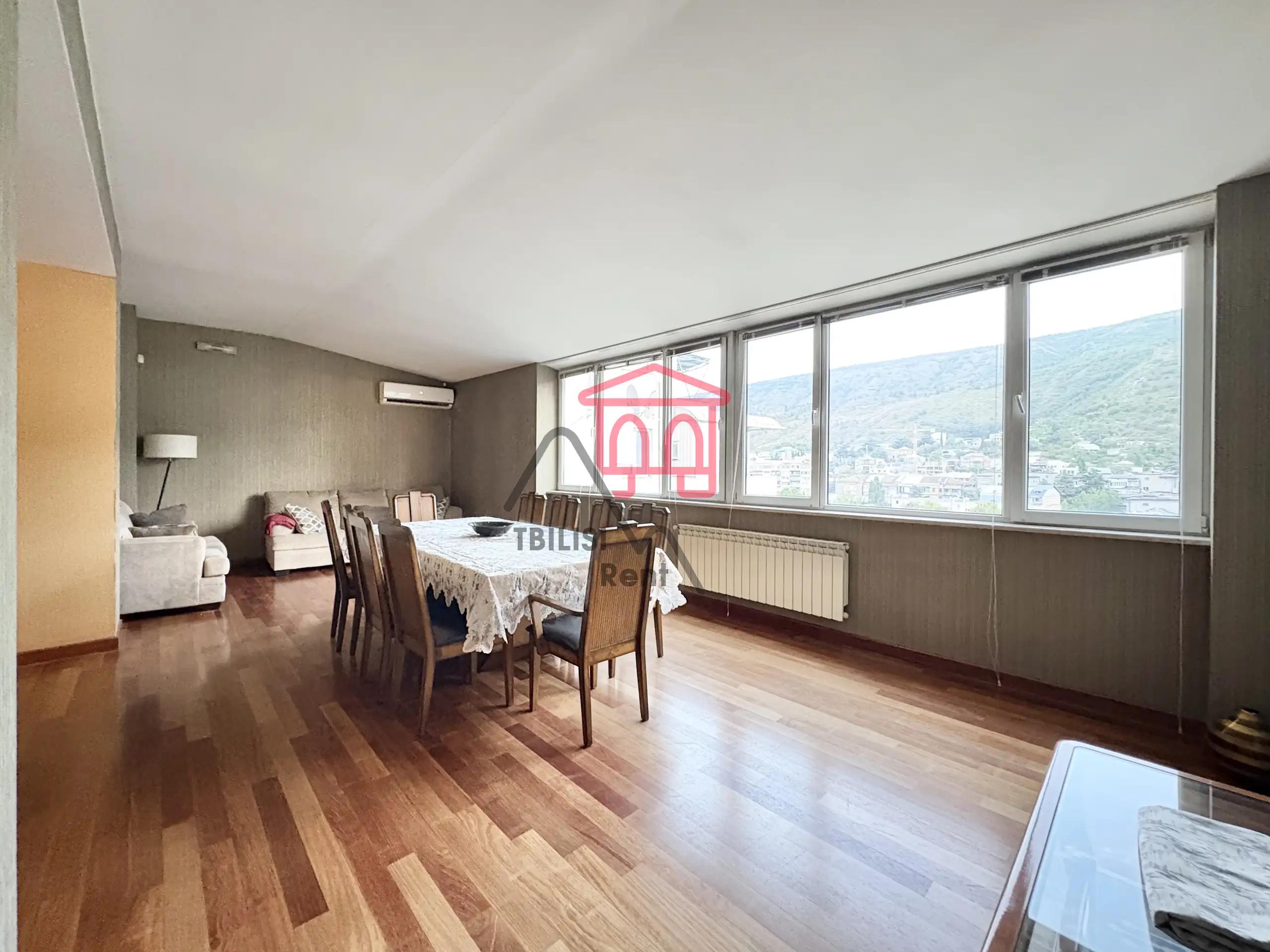 Spacious 3-Bedroom Apartment in Vake photo 4 of 8