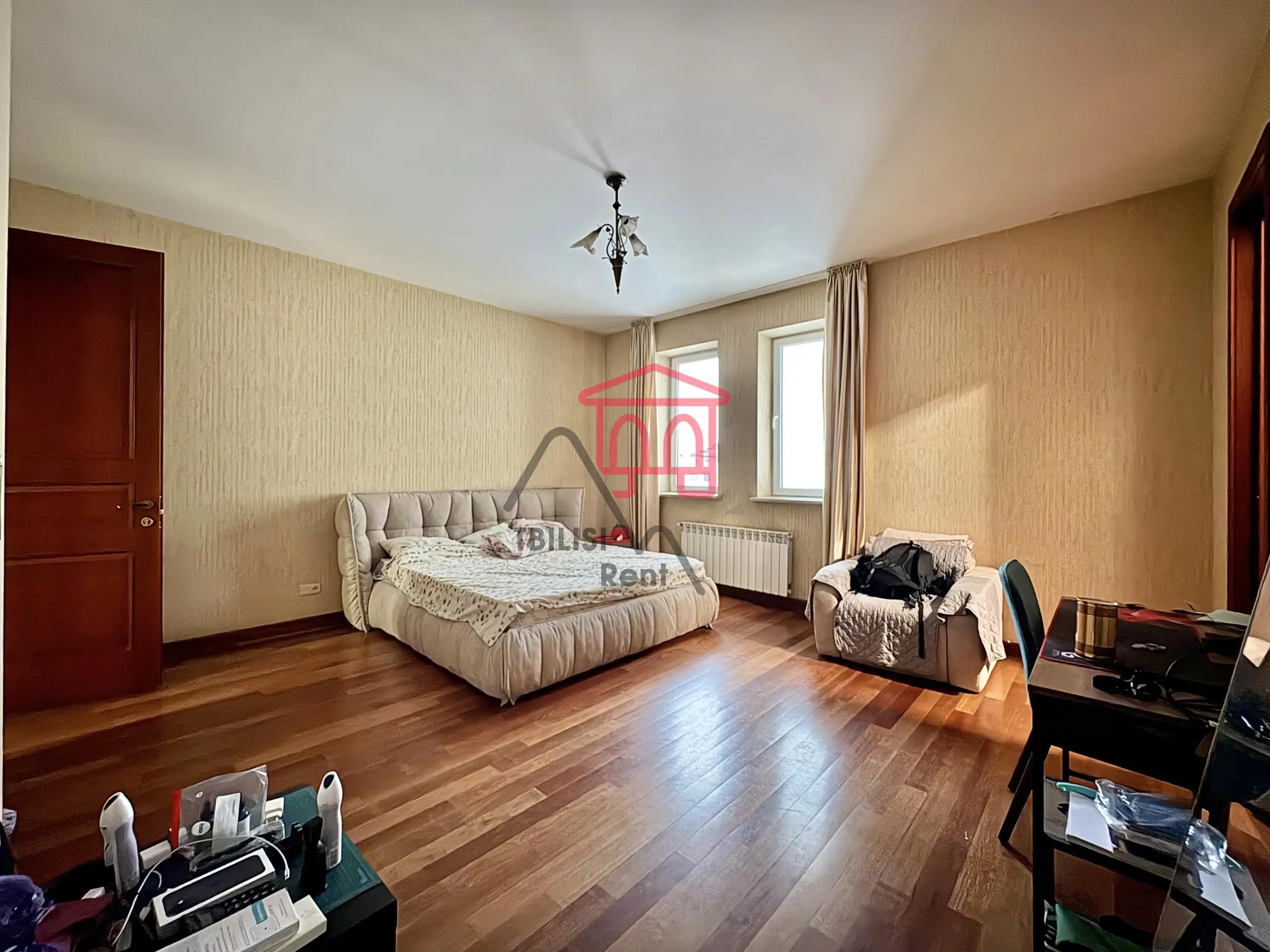 Spacious 3-Bedroom Apartment in Vake photo 5 of 8