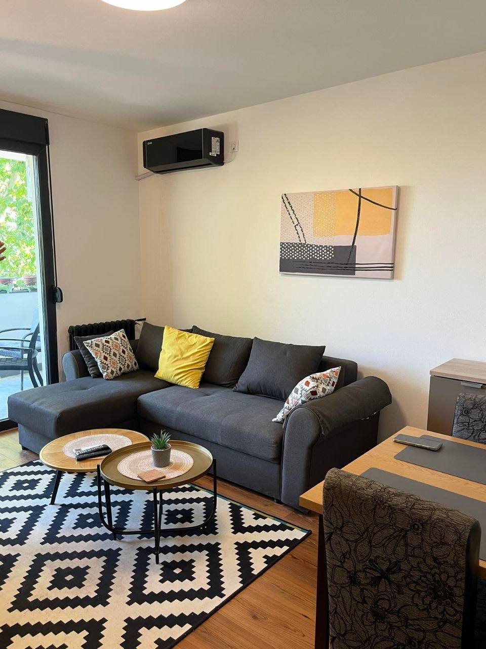 Three-room apartment in Vozdovac photo 6 of 8