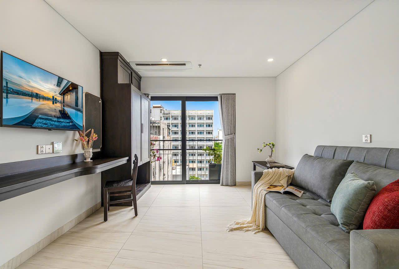 Spacious 1-Bedroom Apartment with Infinity Pool photo 3 of 8