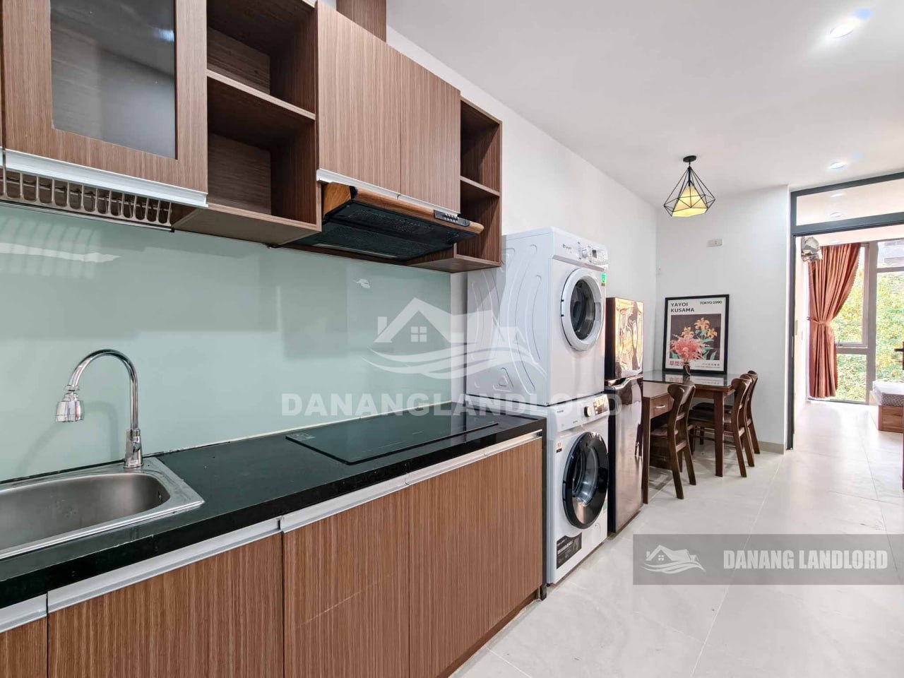 Modern 2-Bedroom Apartment Near the Beach photo 1 of 8