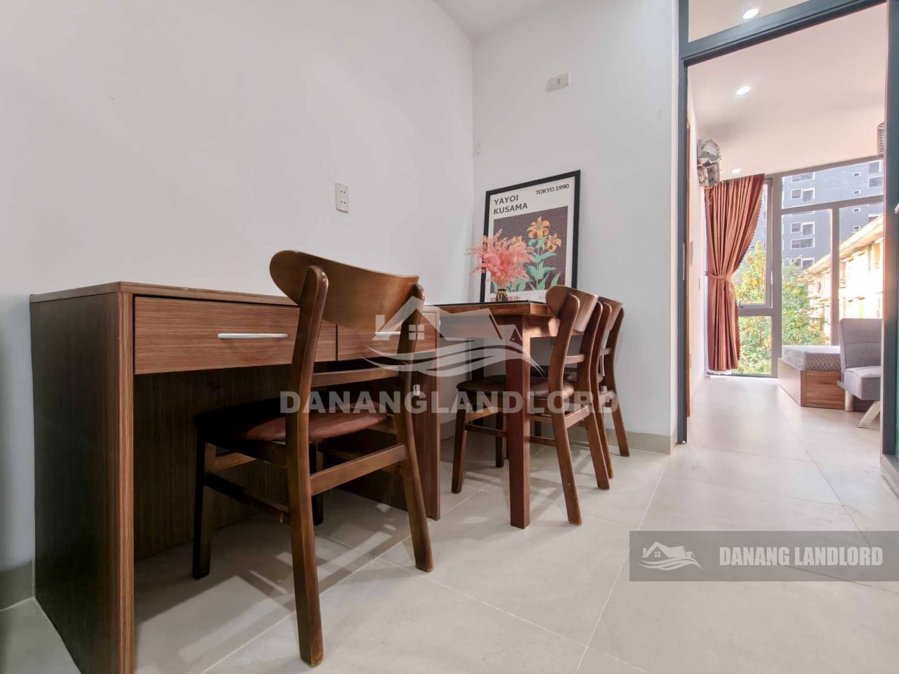 Modern 2-Bedroom Apartment Near the Beach photo 3 of 8