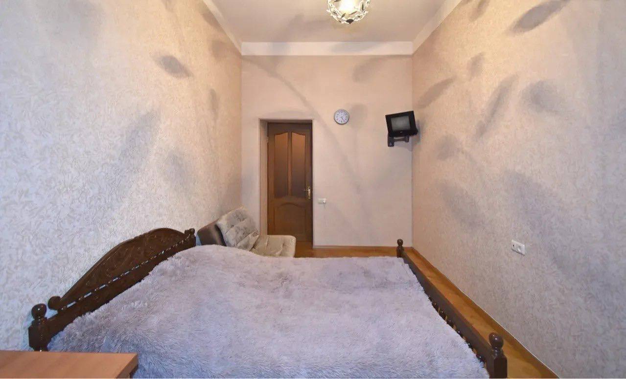 Cozy Furnished Two-Room Apartment in Kentron photo 7 of 8
