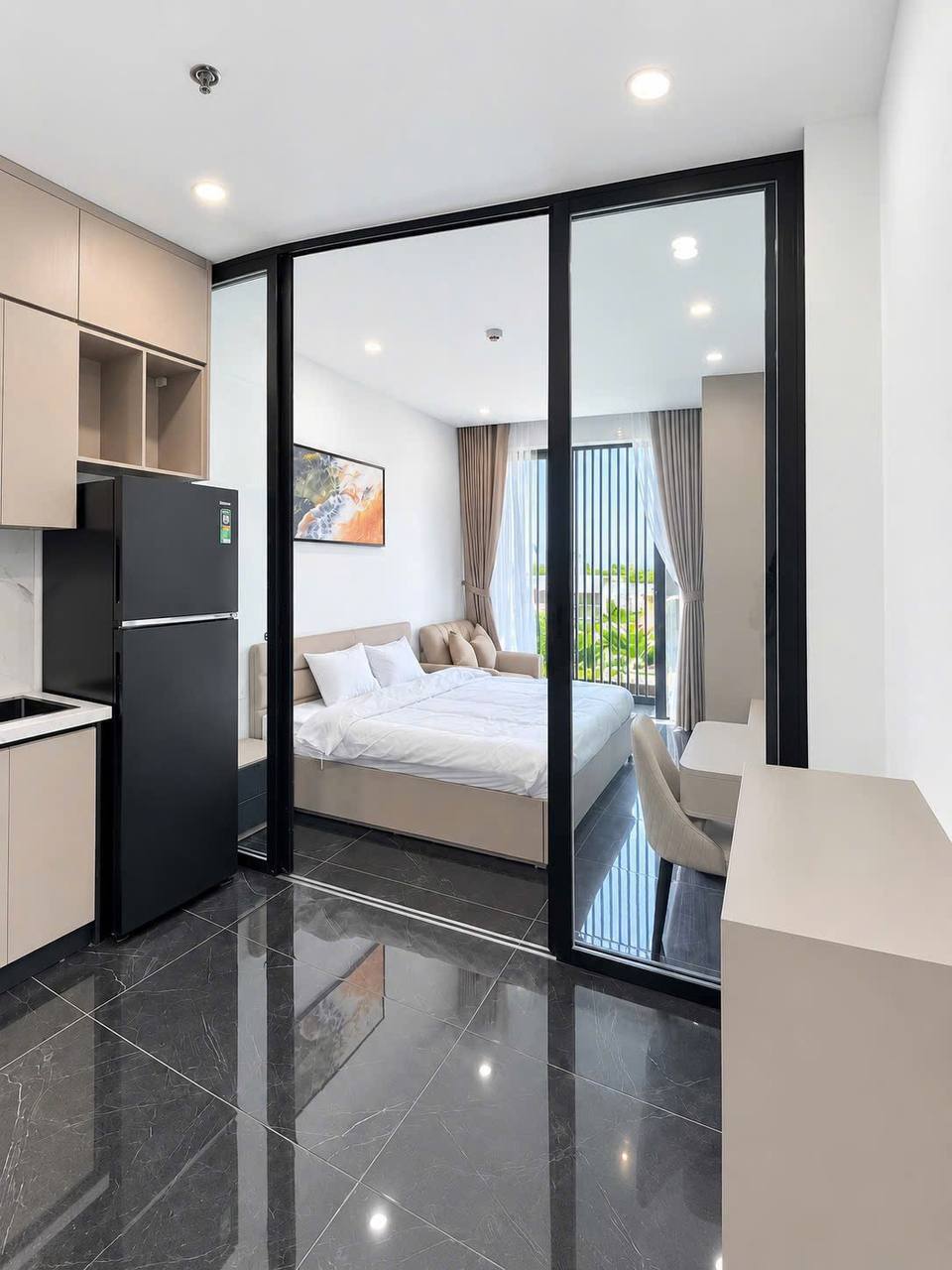 Brand-New 1-Bedroom Apartment in Ngu Hanh Son photo 4 of 8