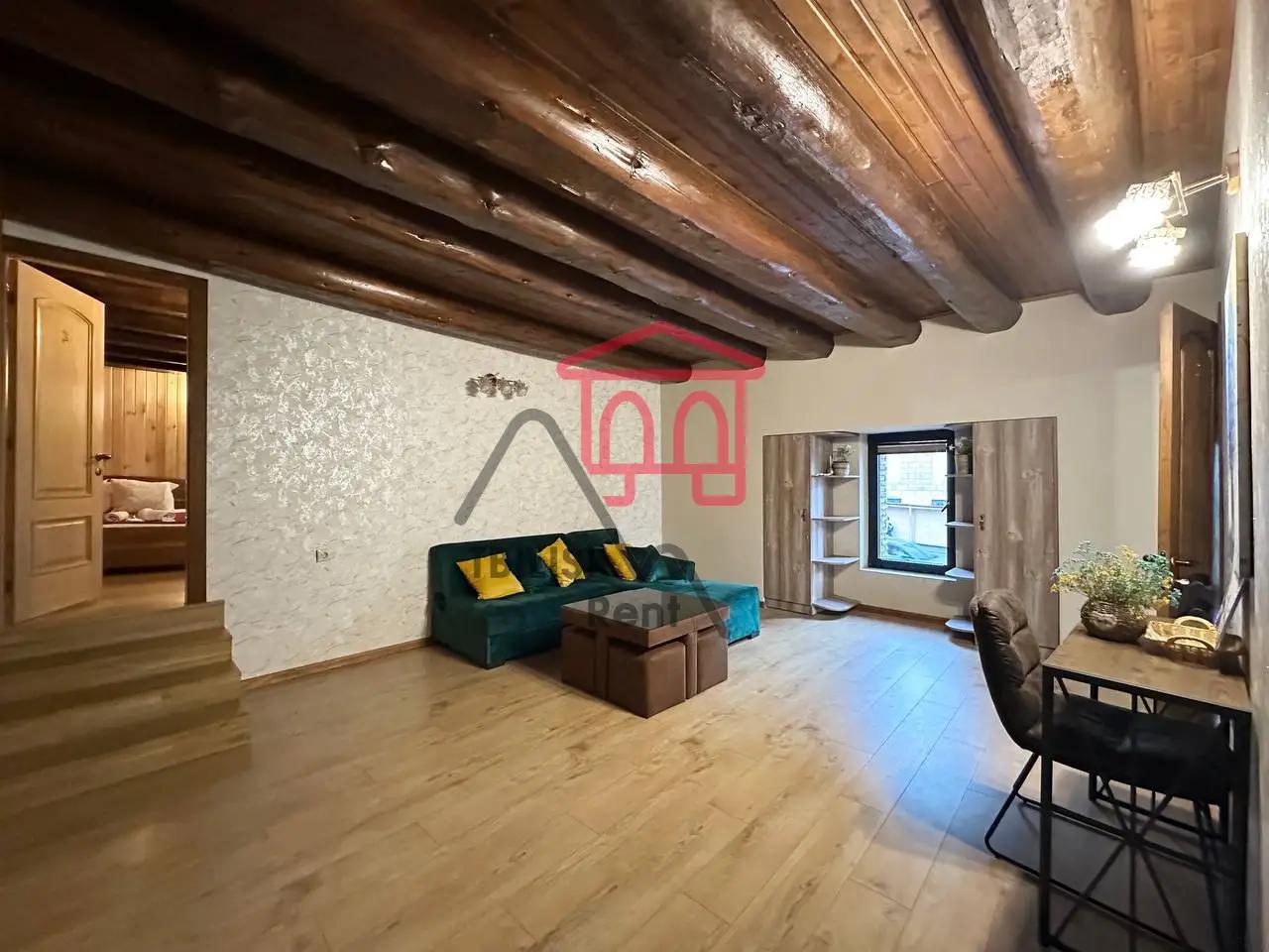 Spacious 3-Bedroom Apartment in Sololaki photo 2 of 8