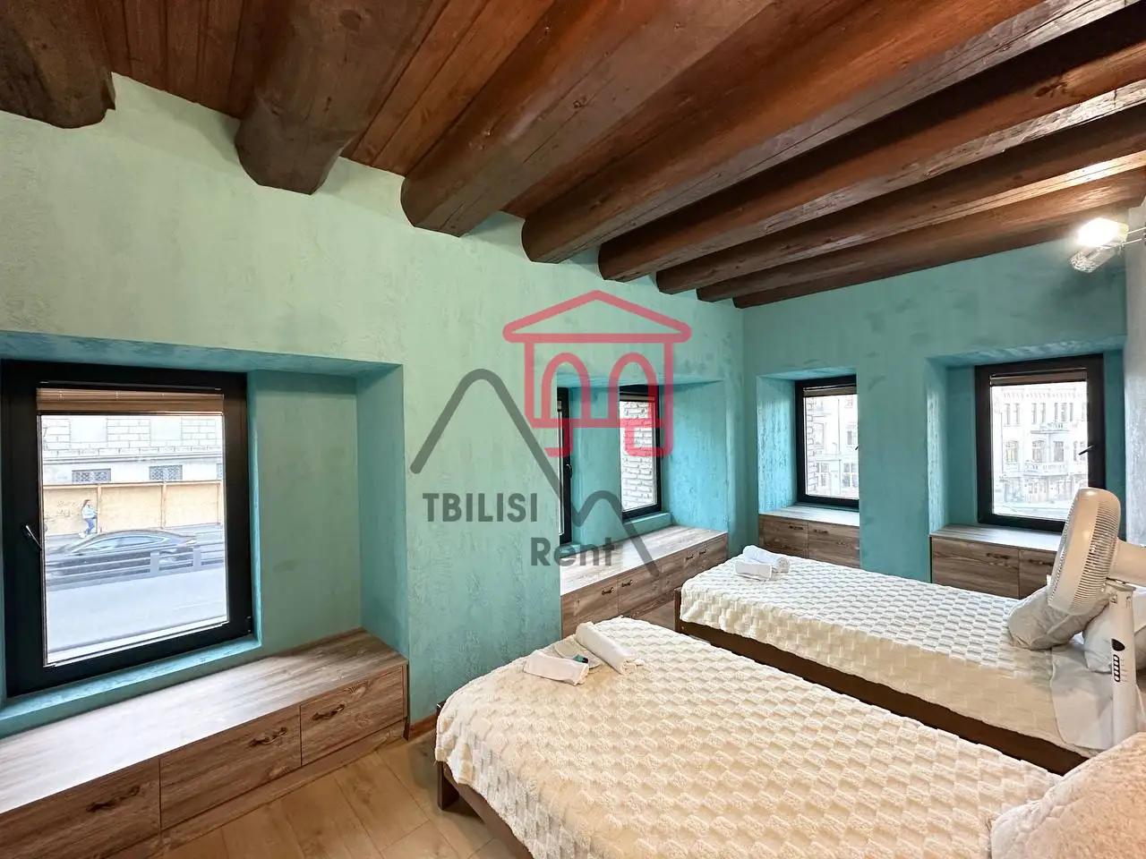 Spacious 3-Bedroom Apartment in Sololaki photo 3 of 8