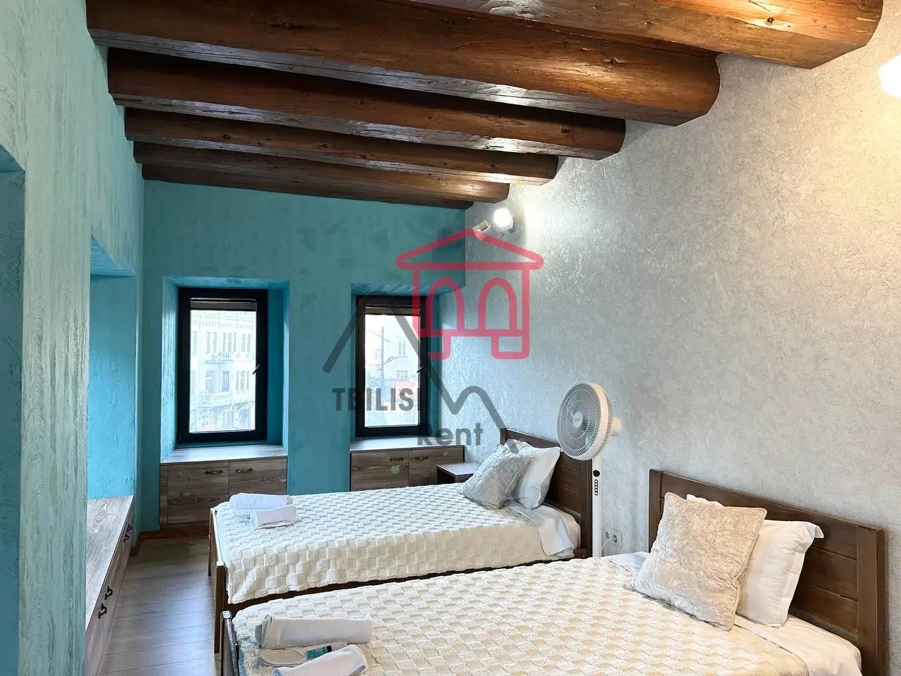 Spacious 3-Bedroom Apartment in Sololaki photo 5 of 8