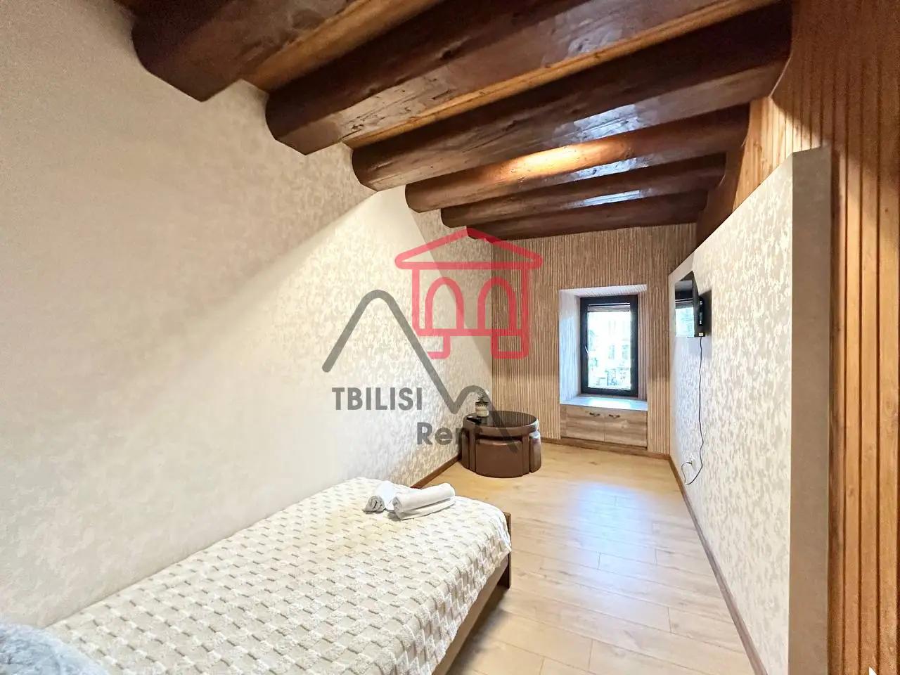 Spacious 3-Bedroom Apartment in Sololaki photo 8 of 8