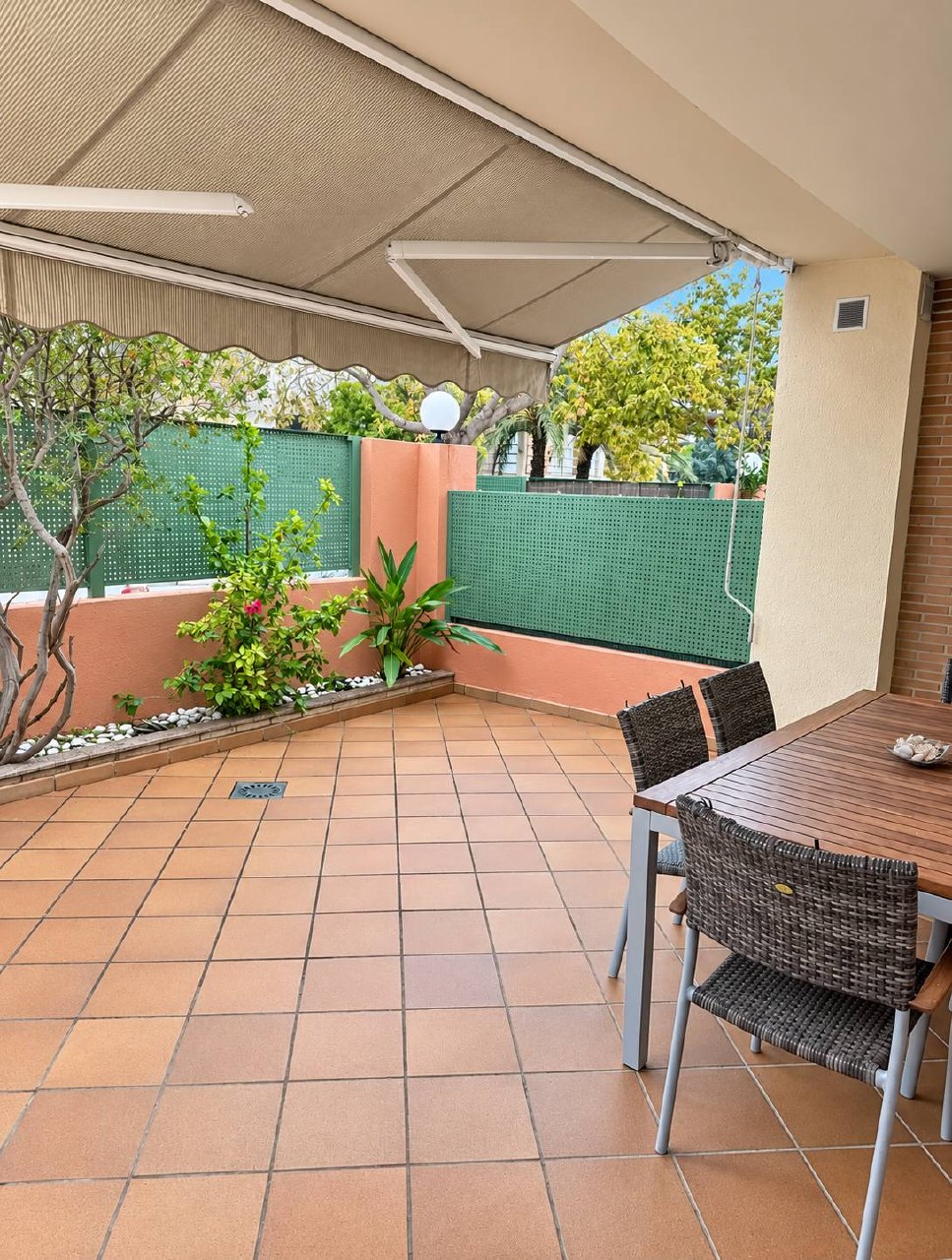 Furnished 4-Bedroom Townhouse in Torrent photo 1 of 8