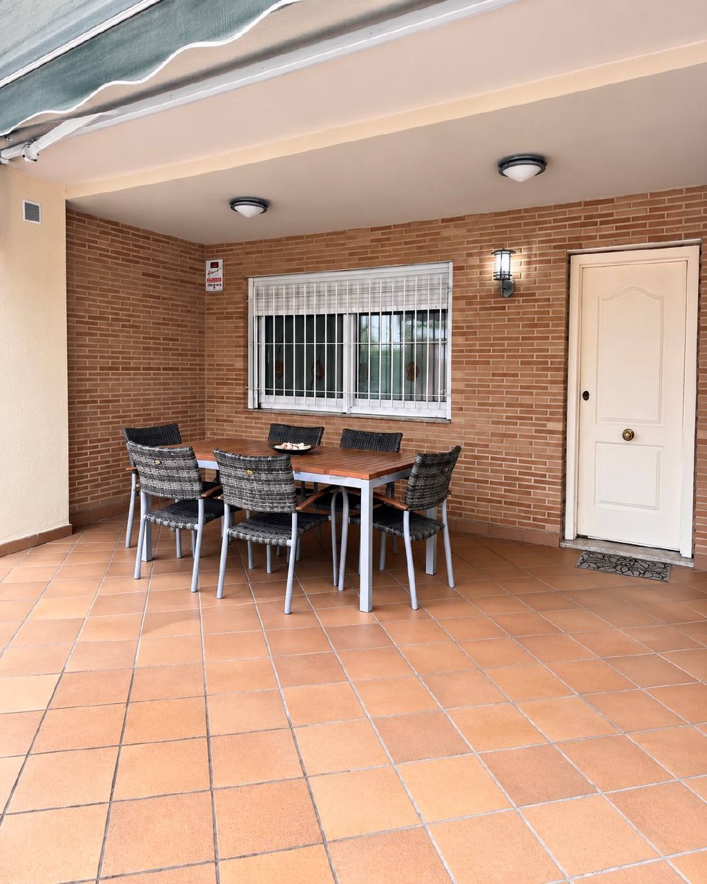 Furnished 4-Bedroom Townhouse in Torrent photo 3 of 8