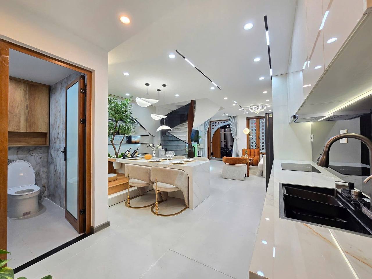 Three-Bedroom House in Hai Chau photo 4 of 8