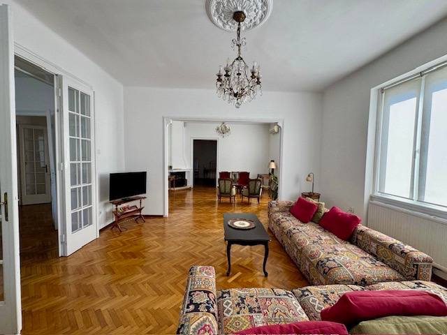 Spacious 4-Bedroom Apartment in Dorćol photo 1 of 8
