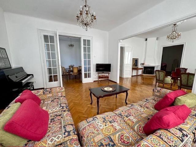Spacious 4-Bedroom Apartment in Dorćol photo 2 of 8
