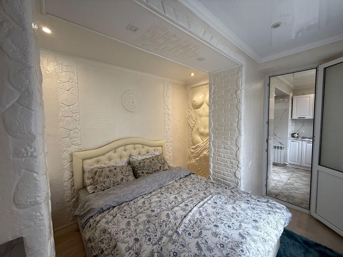 One-Bedroom Apartment with Living Room in Riscani photo 4 of 8