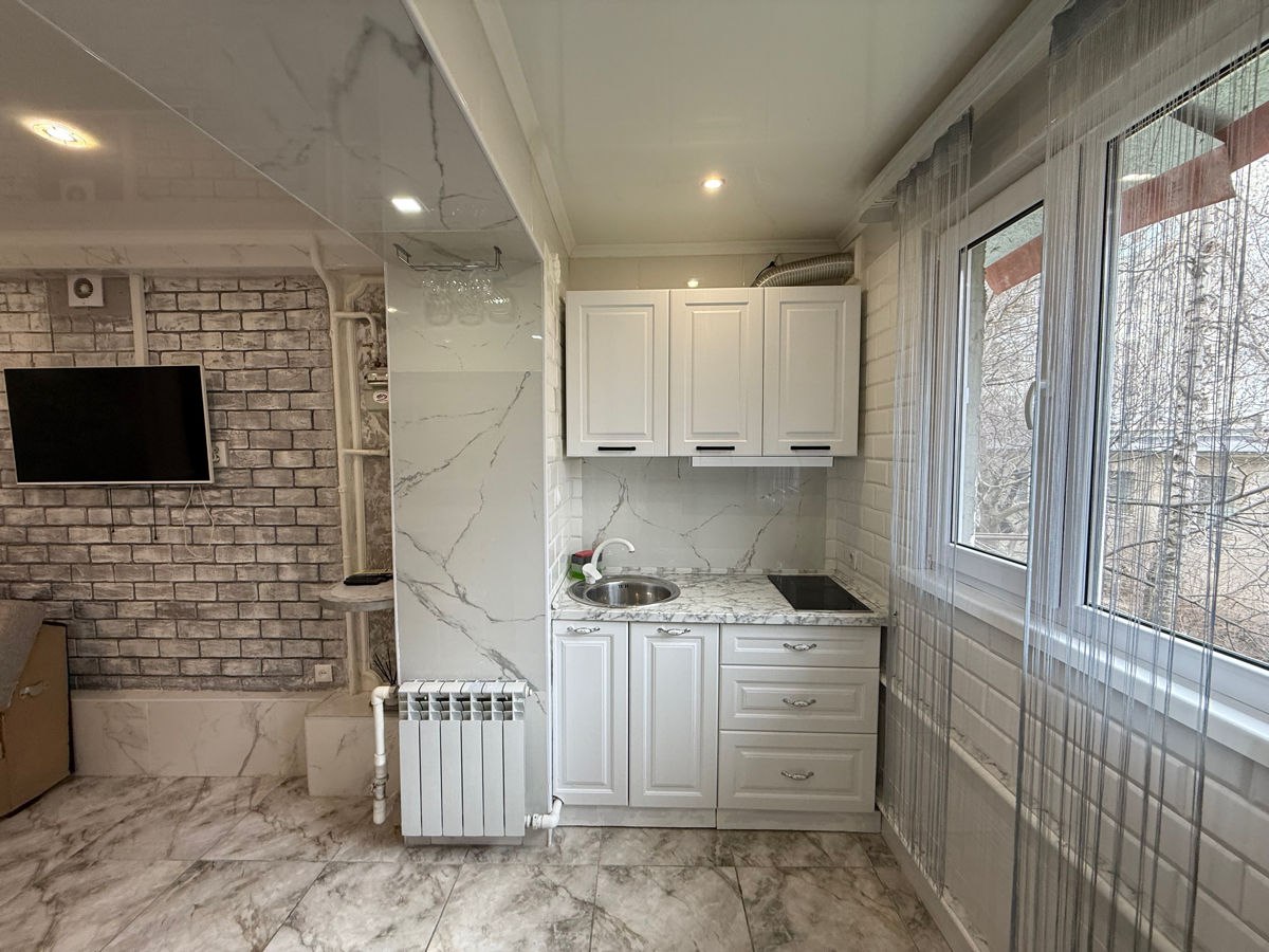 One-Bedroom Apartment with Living Room in Riscani photo 5 of 8