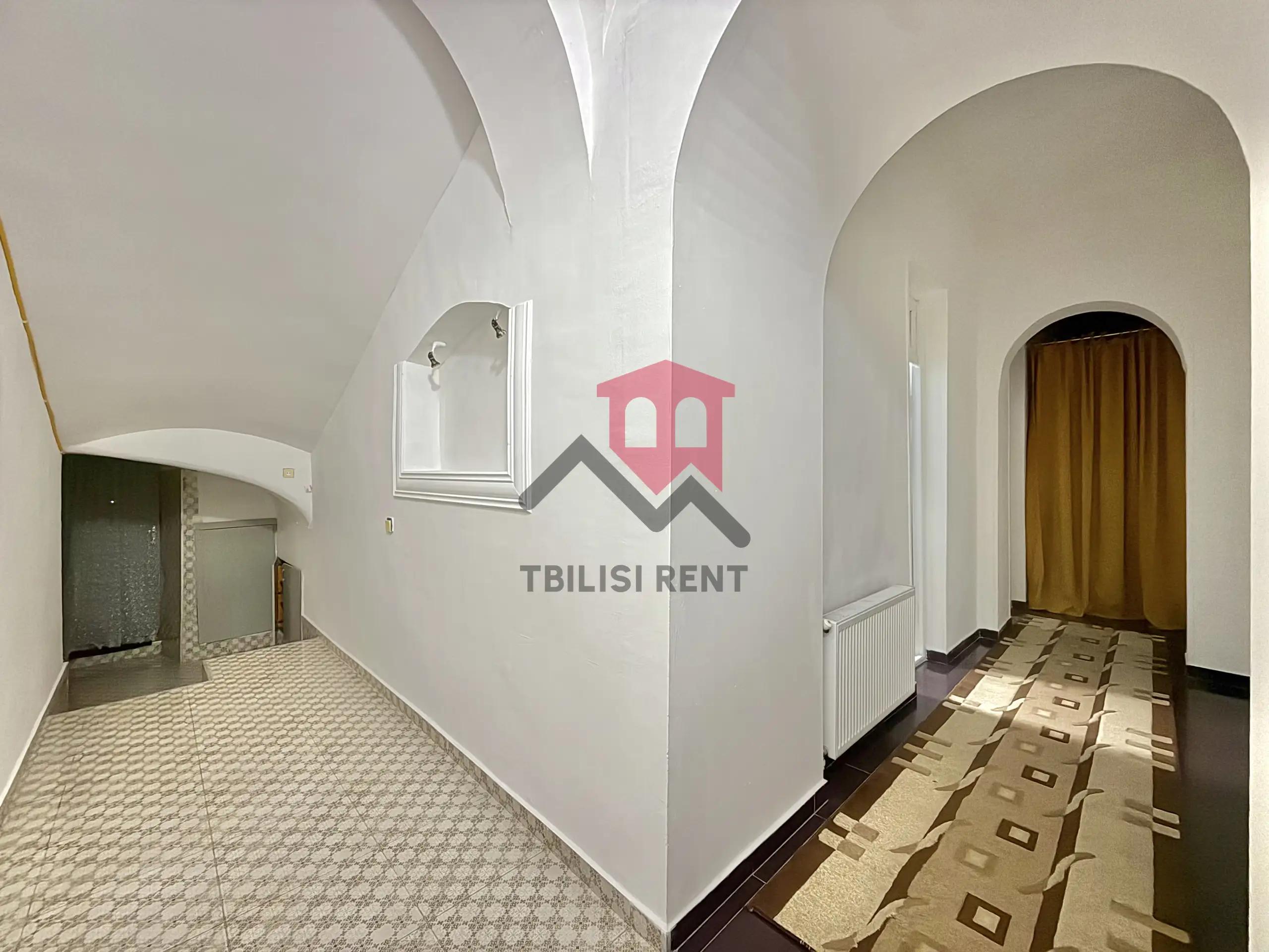 Spacious 2-Bedroom Apartment with Private Yard photo 6 of 8