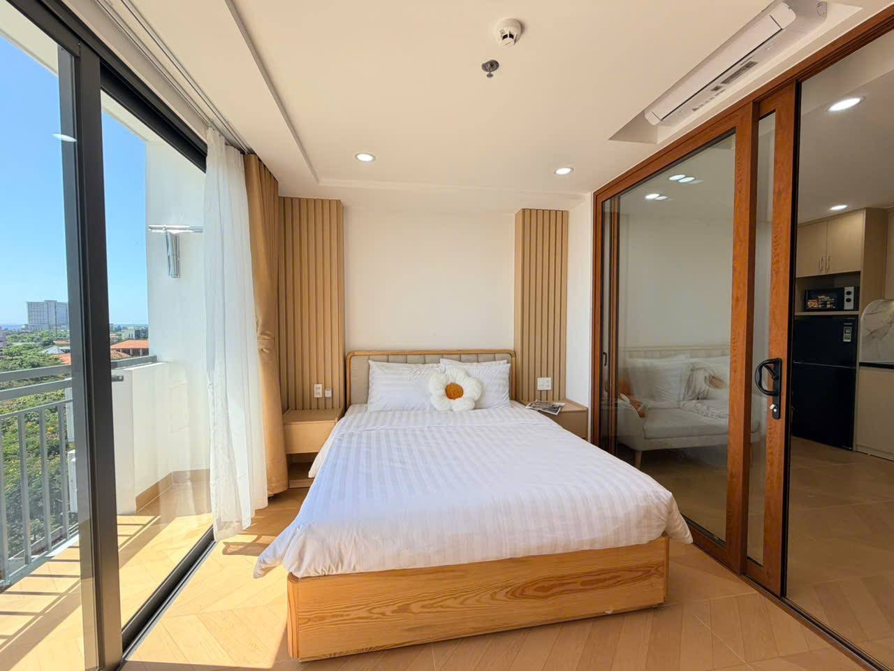 Luxury 1-Bedroom Apartment on Nuoc Man 7 photo 3 of 8