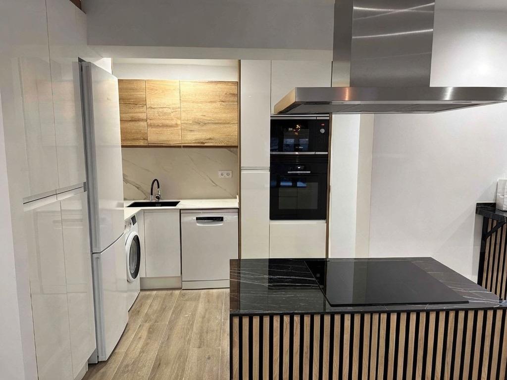 3-Bedroom Apartment for Rent in Russafa photo 1 of 8