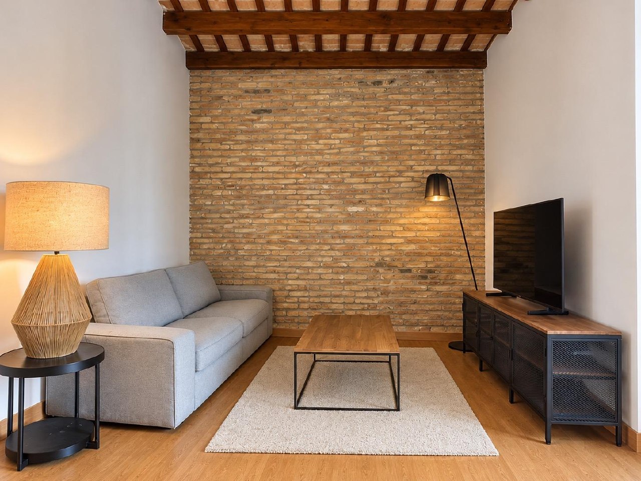 2-Bedroom Apartment for Rent in Russafa photo 1 of 8
