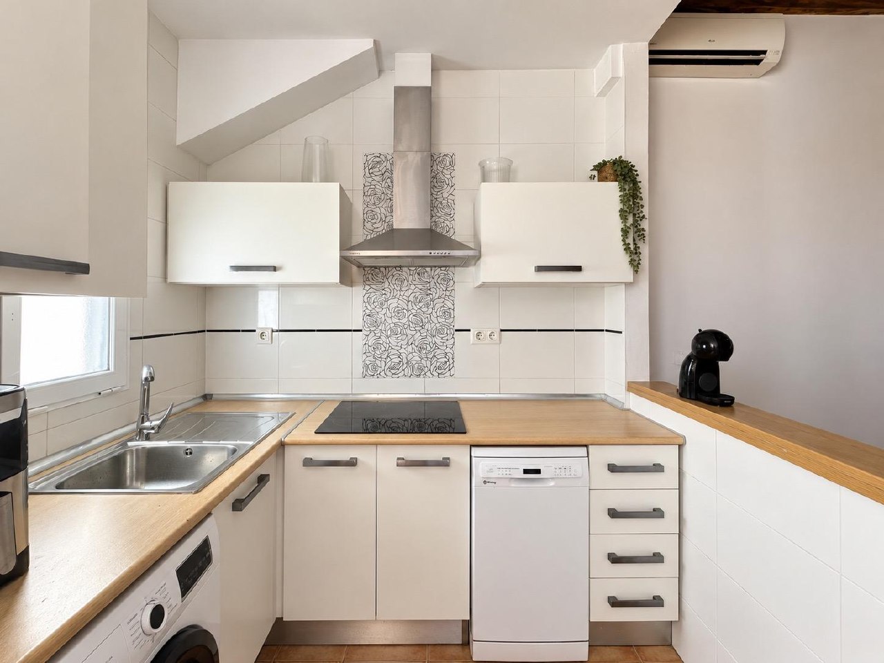 2-Bedroom Apartment for Rent in Russafa photo 2 of 8