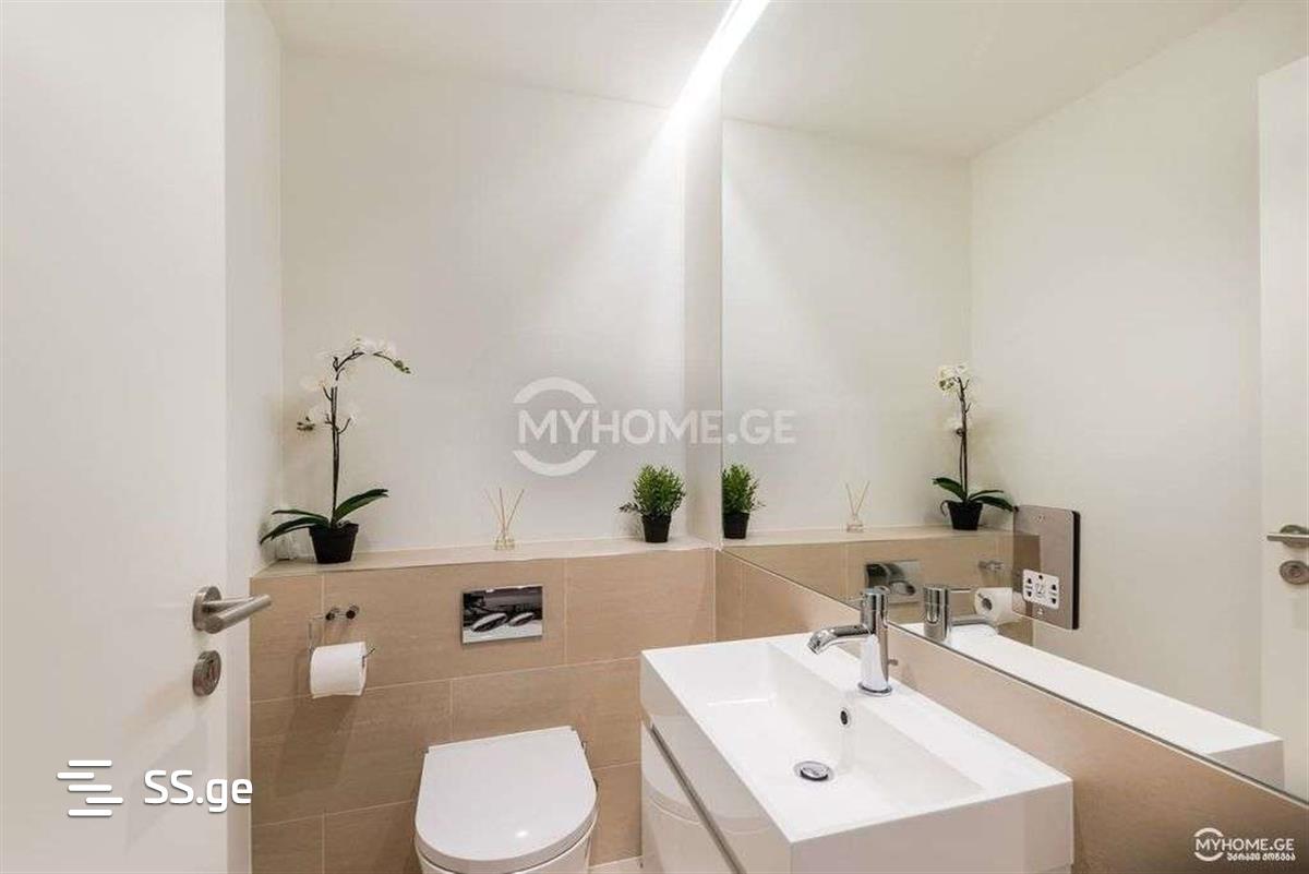 2-Room Apartment for Rent in Batumi photo 1 of 4