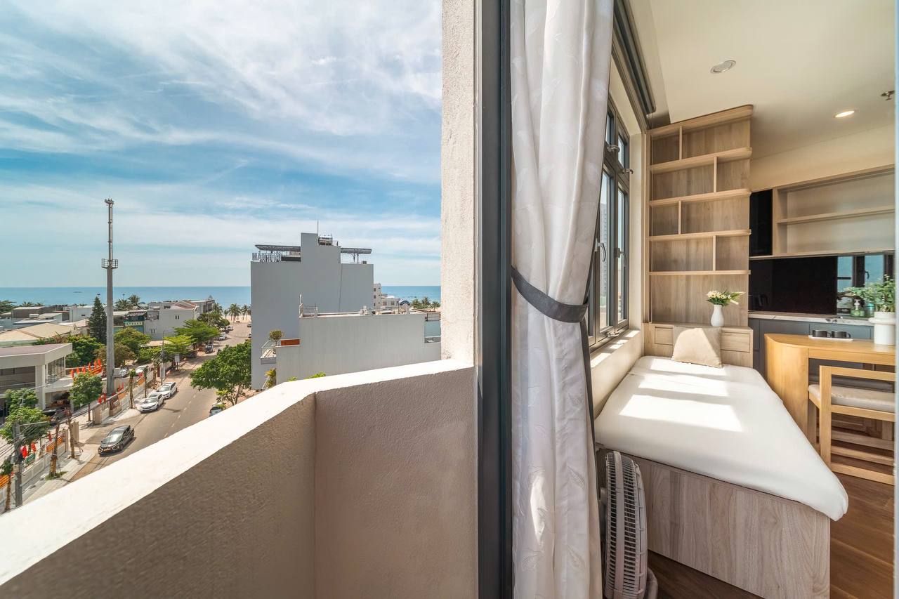 1-Bedroom Sea-View Apartment in Son Tra photo 2 of 8