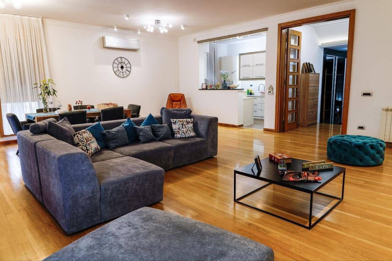 3-Bedroom Apartment in Dedinje photo 2 of 8