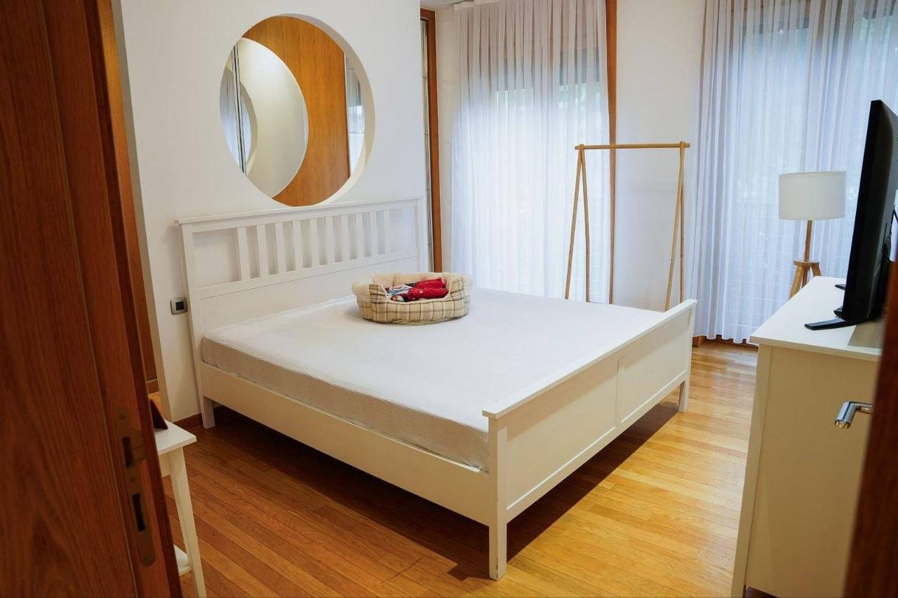 3-Bedroom Apartment in Dedinje photo 5 of 8
