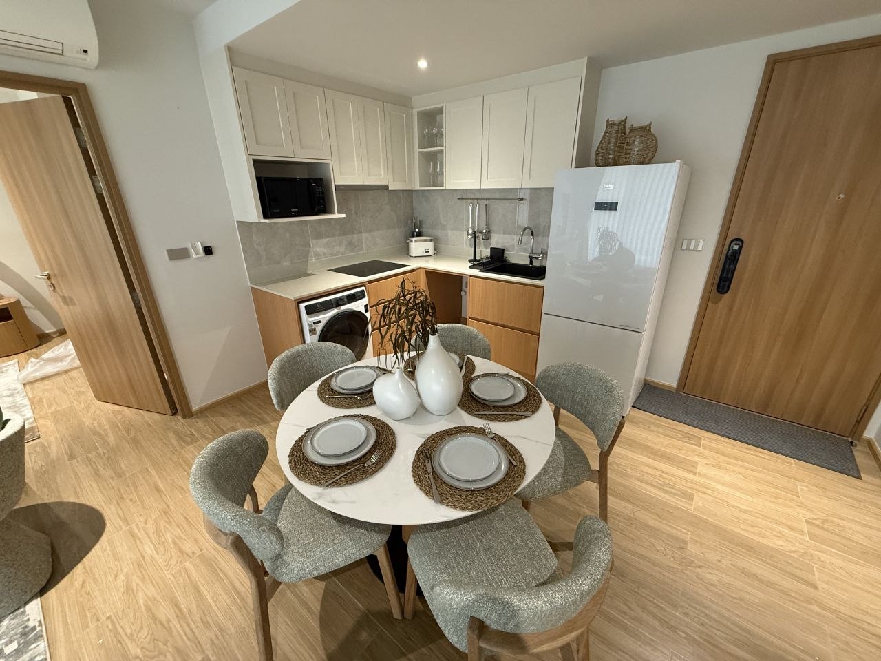 Luxury 2-Bedroom Seafront Apartment in Bang Tao photo 3 of 8