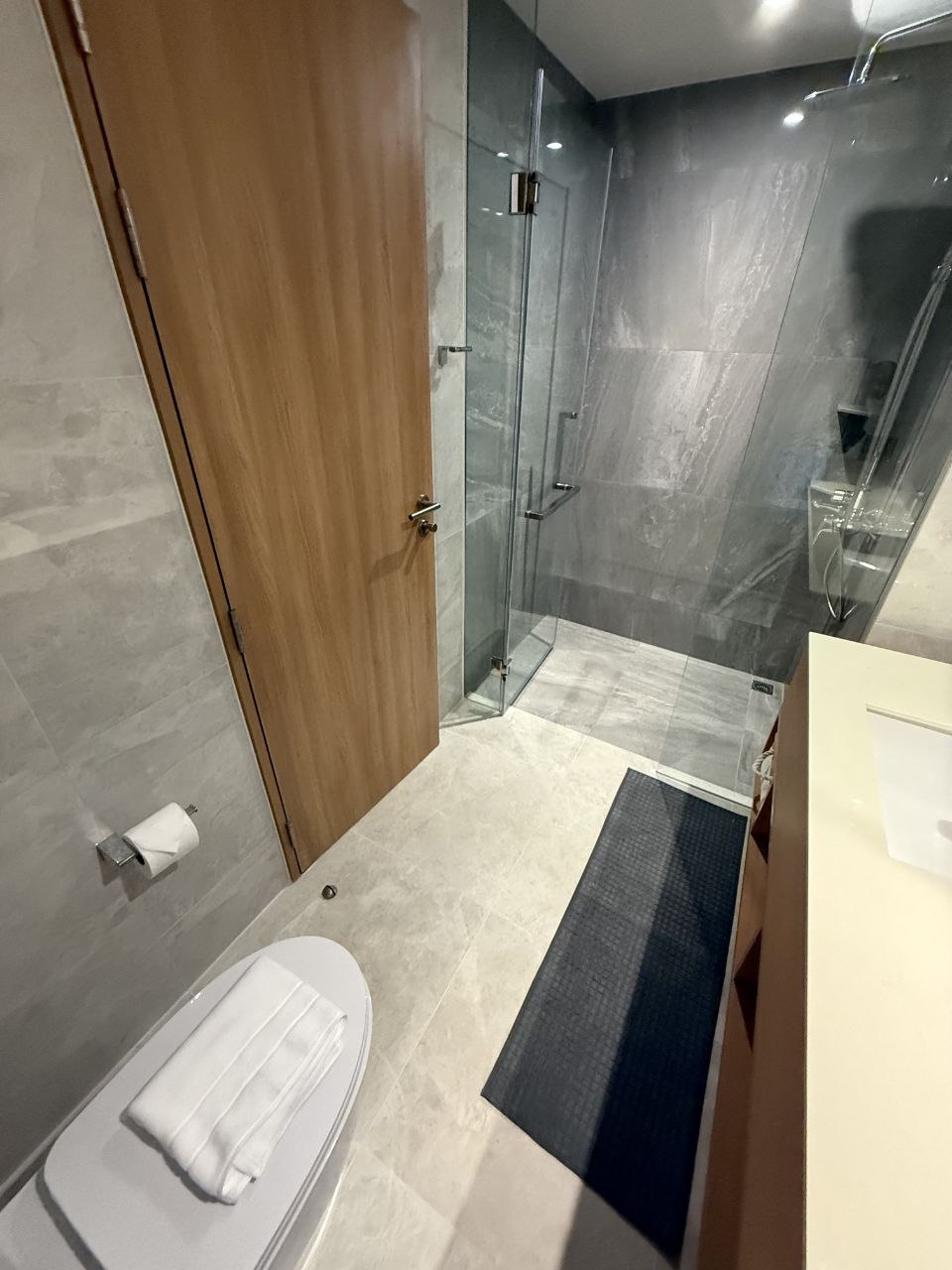 Luxury 2-Bedroom Seafront Apartment in Bang Tao photo 6 of 8