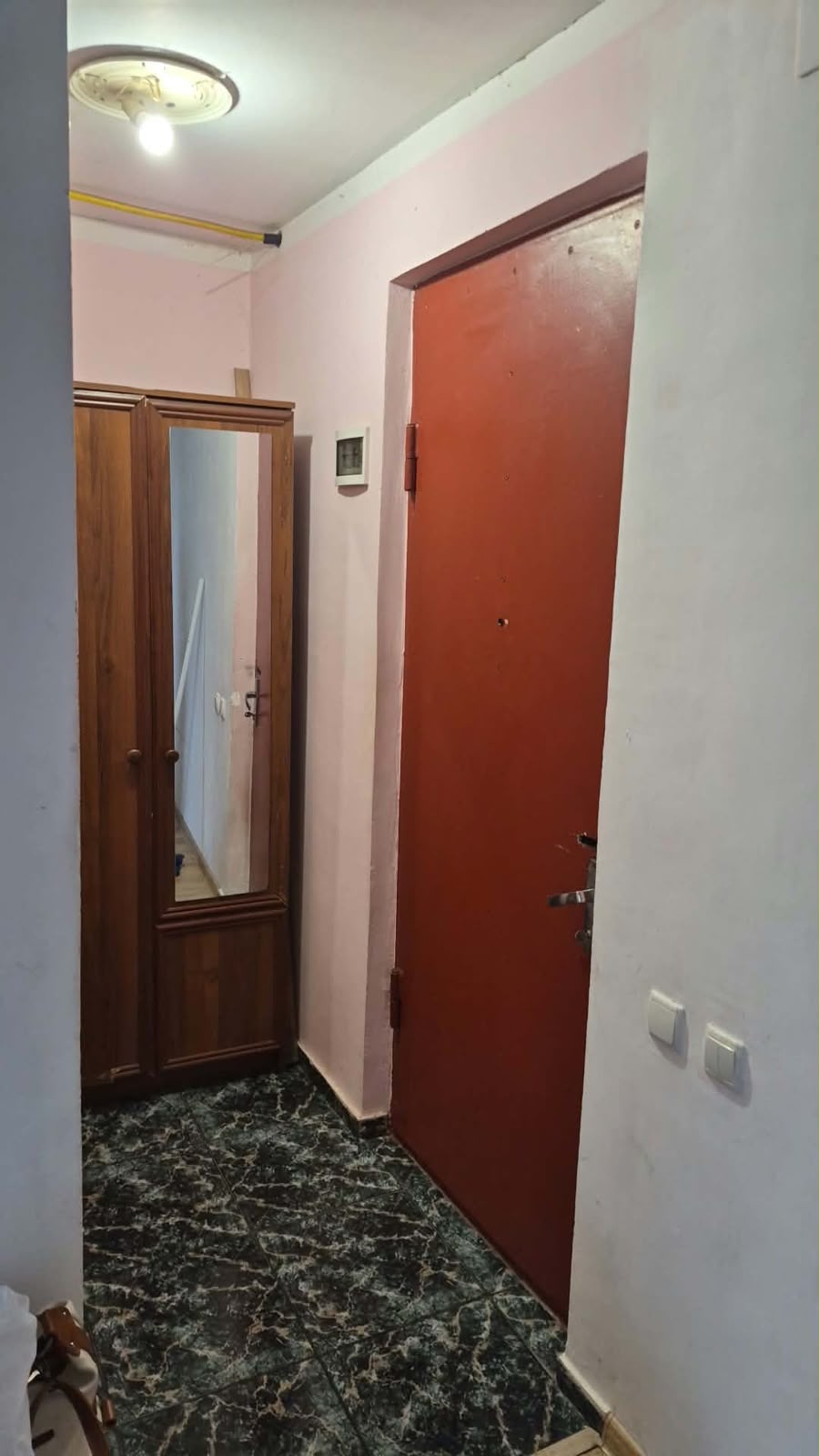 1-Bedroom Apartment Near 6 May Park with Lake View photo 5 of 6