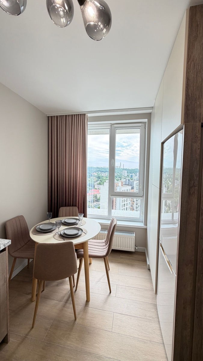One-Bedroom Apartment in Central Chisinau photo 3 of 8