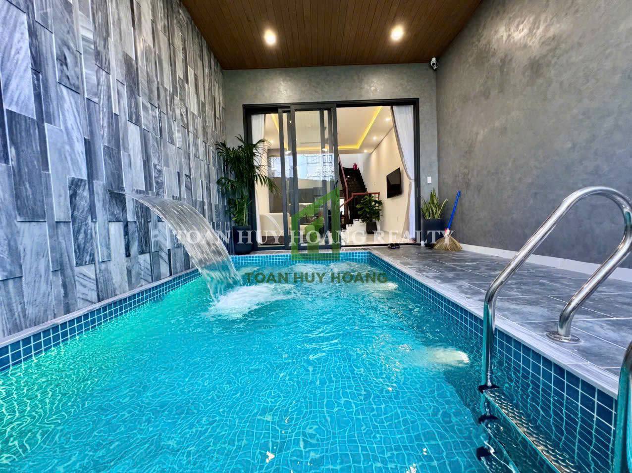 7-Bedroom House with Pool and Jacuzzi in Da Nang photo 1 of 8
