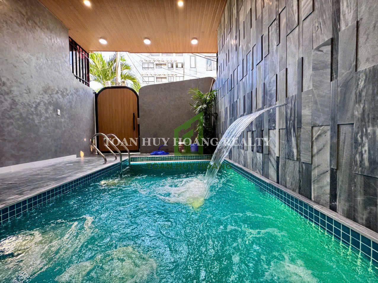 7-Bedroom House with Pool and Jacuzzi in Da Nang photo 2 of 8
