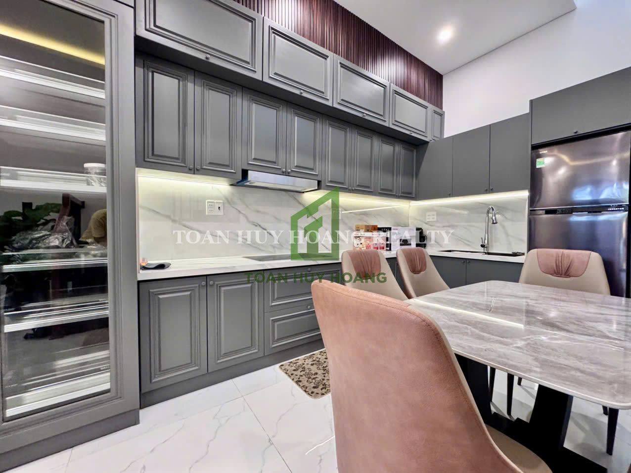 7-Bedroom House with Pool and Jacuzzi in Da Nang photo 7 of 8