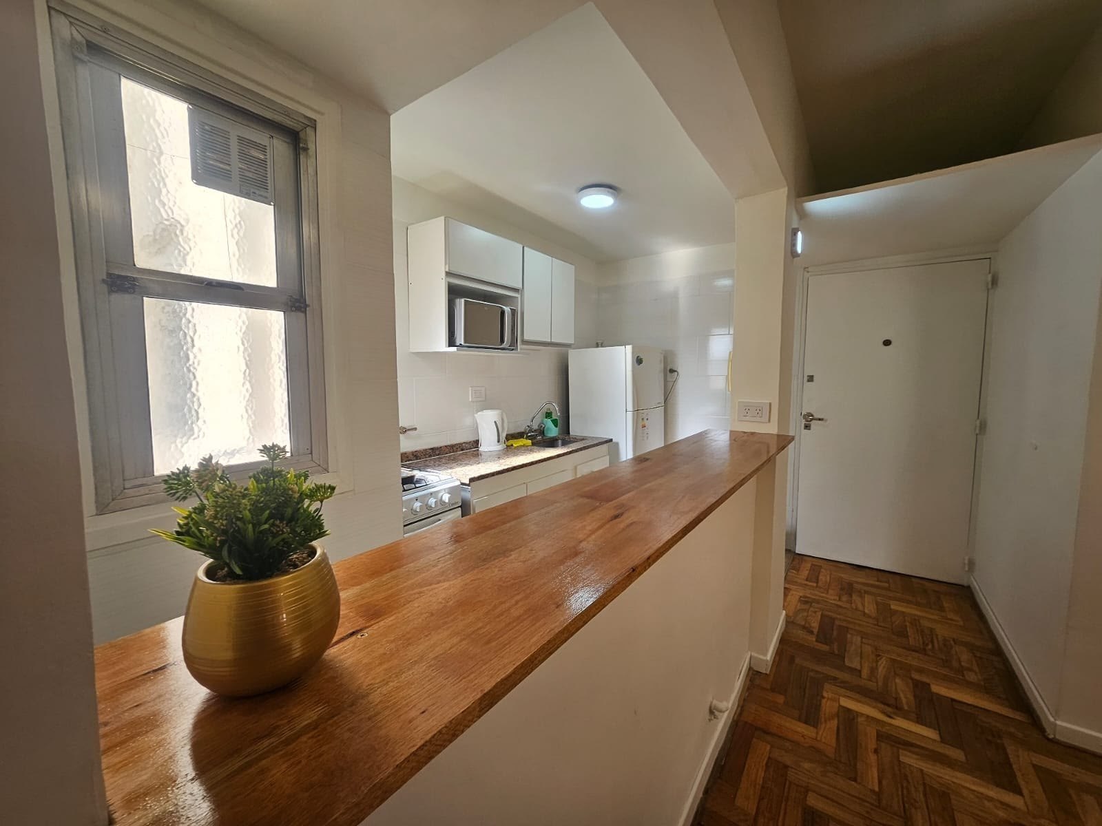Furnished Two-Room Apartment in Almagro photo 3 of 8