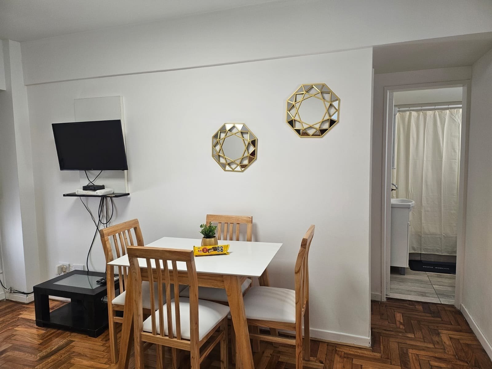 Furnished Two-Room Apartment in Almagro photo 8 of 8