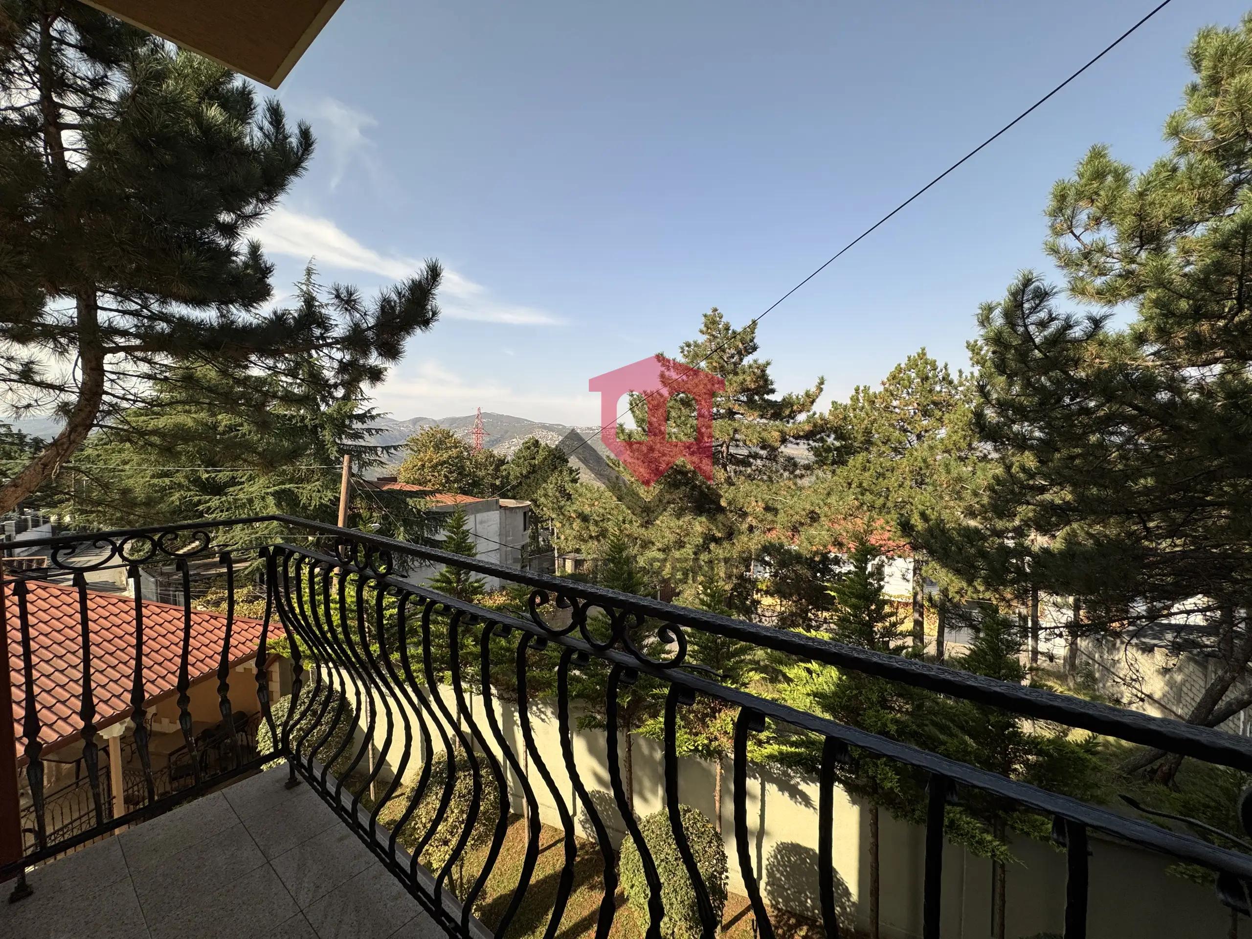 House with Mountain Views in Tskneti photo 6 of 8