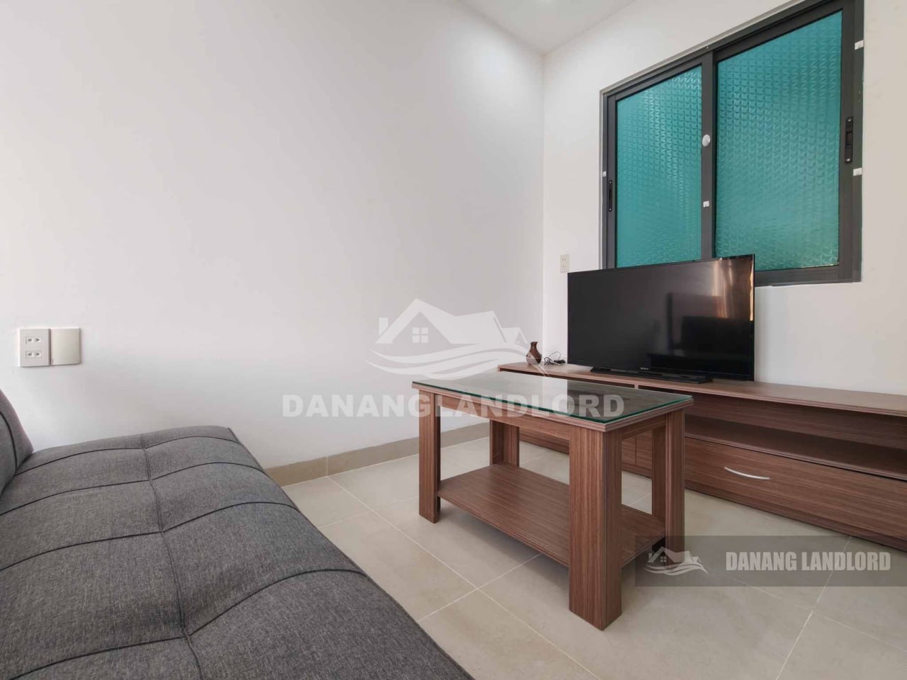 Modern 2-Bedroom Apartment Near the Beach photo 3 of 8