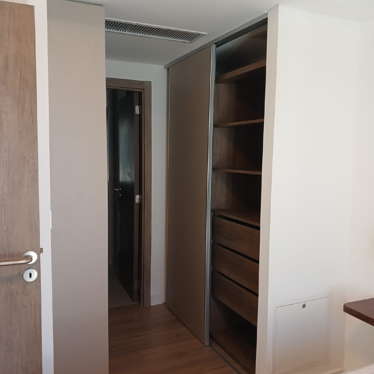 Furnished 1-Bedroom Apartment with Balcony and Pool photo 7 of 8